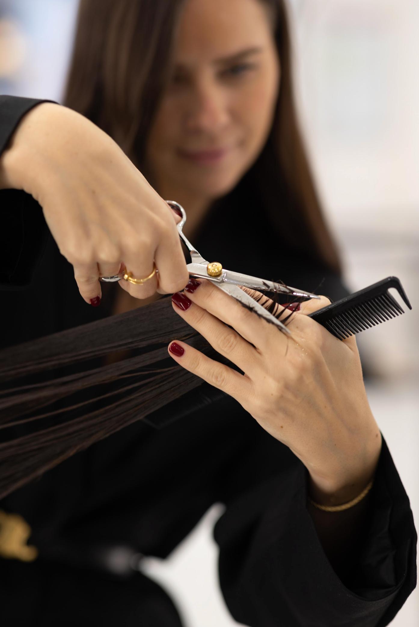 Cheveux secs et abîmés : que faire vraiment ?